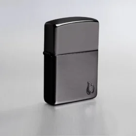 Armor® con design “Black Flame” lucidato a specchio