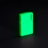 Classic logo Zippo che si illumina al buio Classic logo Zippo che si illumina al buio