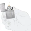 Design con smoking dorato e papillon
