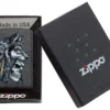 Design con teschio di lupo e piuma Design con teschio di lupo e piuma