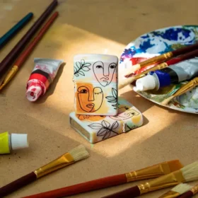 Design con volti astratti