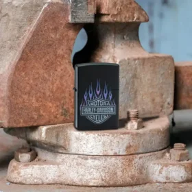 Design Harley-Davidson® con fiamme viola