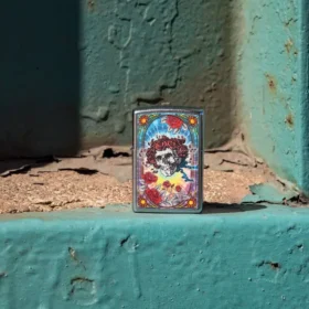 Design “Teschio e rose” dei Grateful Dead
