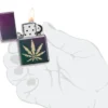 Foglia di marijuana iridescente