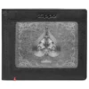 Portafoglio in pelle nera – Design con placca metallica a forma di picche Portafoglio in pelle nera – Design con placca metallica a forma di picche