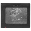 Portafoglio in pelle nera – Design con placca metallica Bass Portafoglio in pelle nera – Design con placca metallica Bass