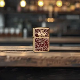 Queen of Bud: design appassionato con rosa e corona